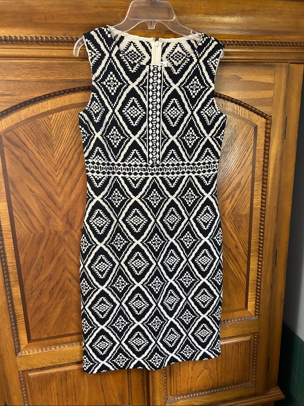 St. John Black and White Geometric Knit Mini Dress Size 2 EUC